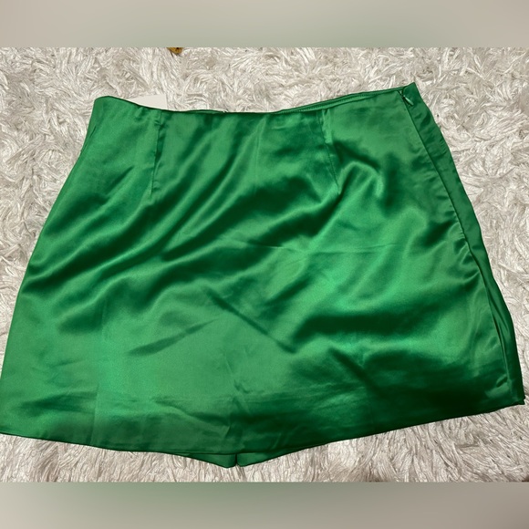 Brand NEW Vici Dolls Libby Satin Pleated Front Skort in Emerald Green (NWT) - Picture 6 of 6